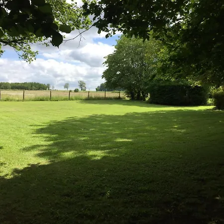 - - Sleeps 5 - Pool - Garden Chatain