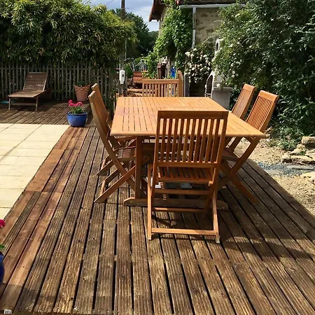 Nyaraló - - Sleeps 5 - Pool - Garden Chatain