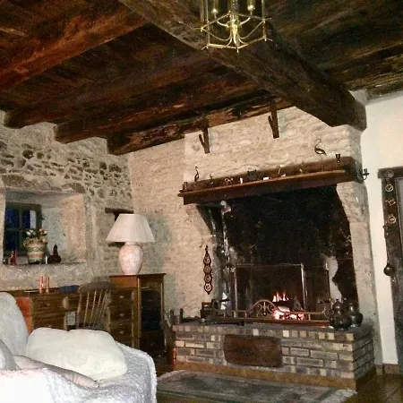 - - Sleeps 5 - Pool - Garden Nyaraló Chatain